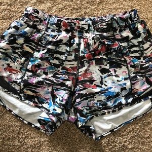 LuLuLemon Hotty Hot Shorts size 8 Tall